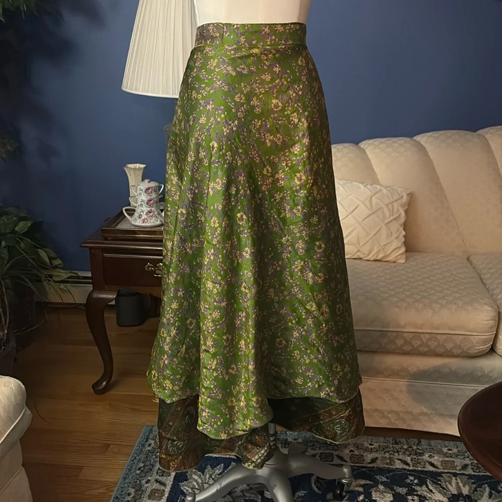 Cream and Green Asymmetrical Skirt - Picture 3 of 6